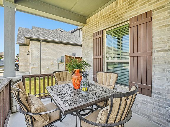3rd image of 1907 Sicilia Ln