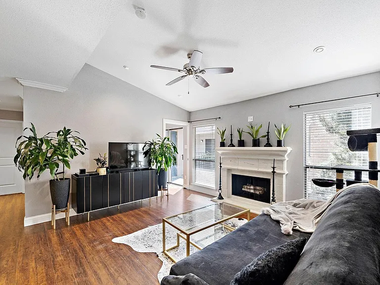 1818 Augusta Dr #6 — Photo 1