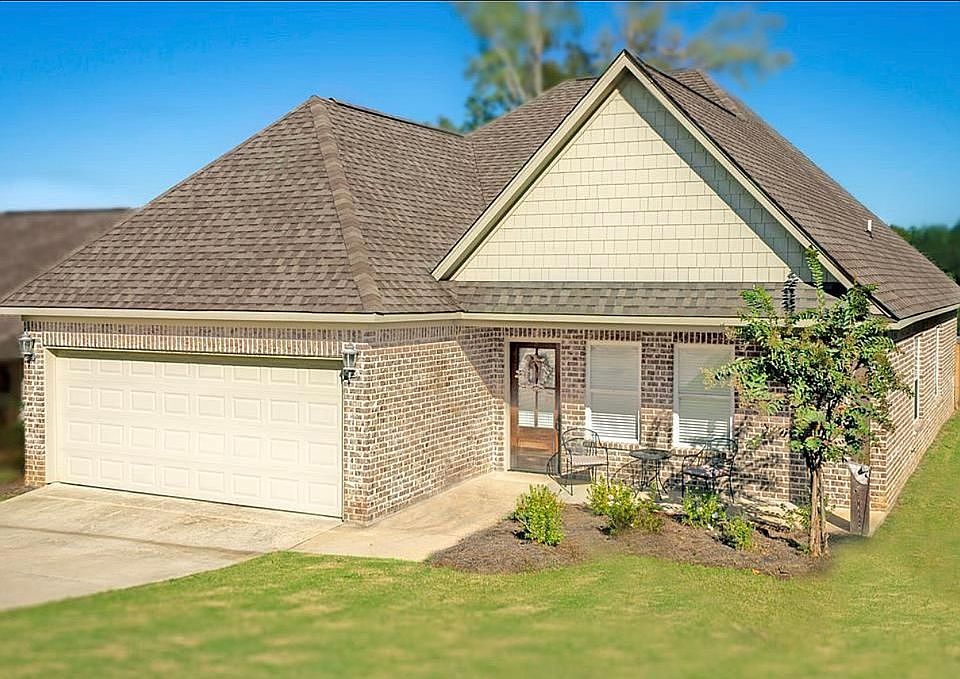1st image of 205 Forest Glen Dr