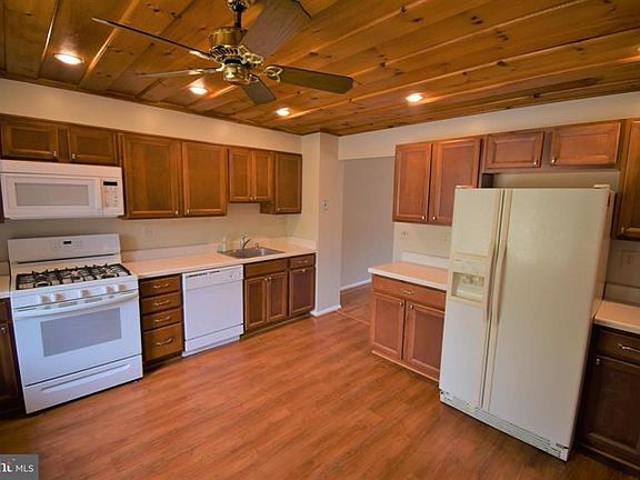 5th image of 8243 Cedar Landing Ct