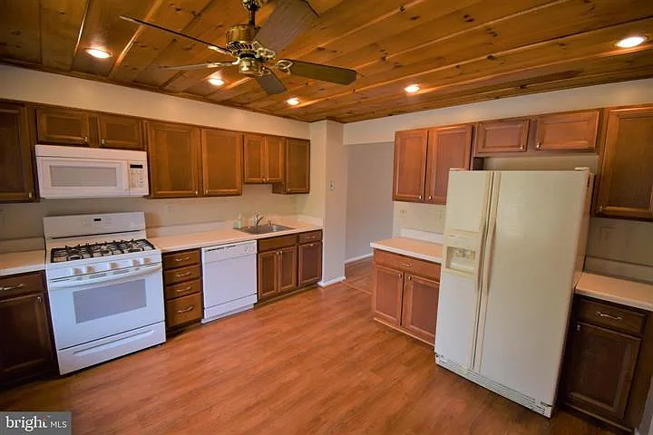 8243 Cedar Landing Ct — Photo 5