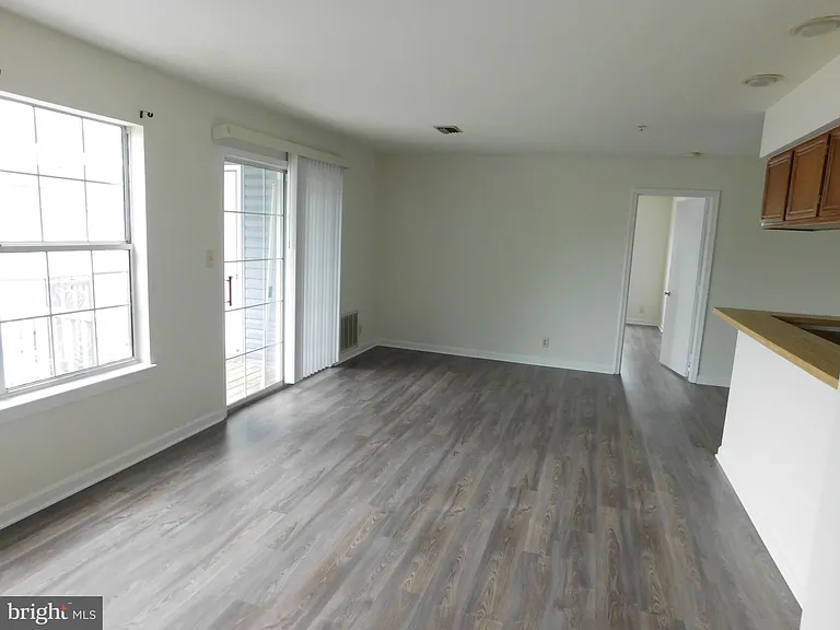 200 Dover Pl #201 — Photo 5