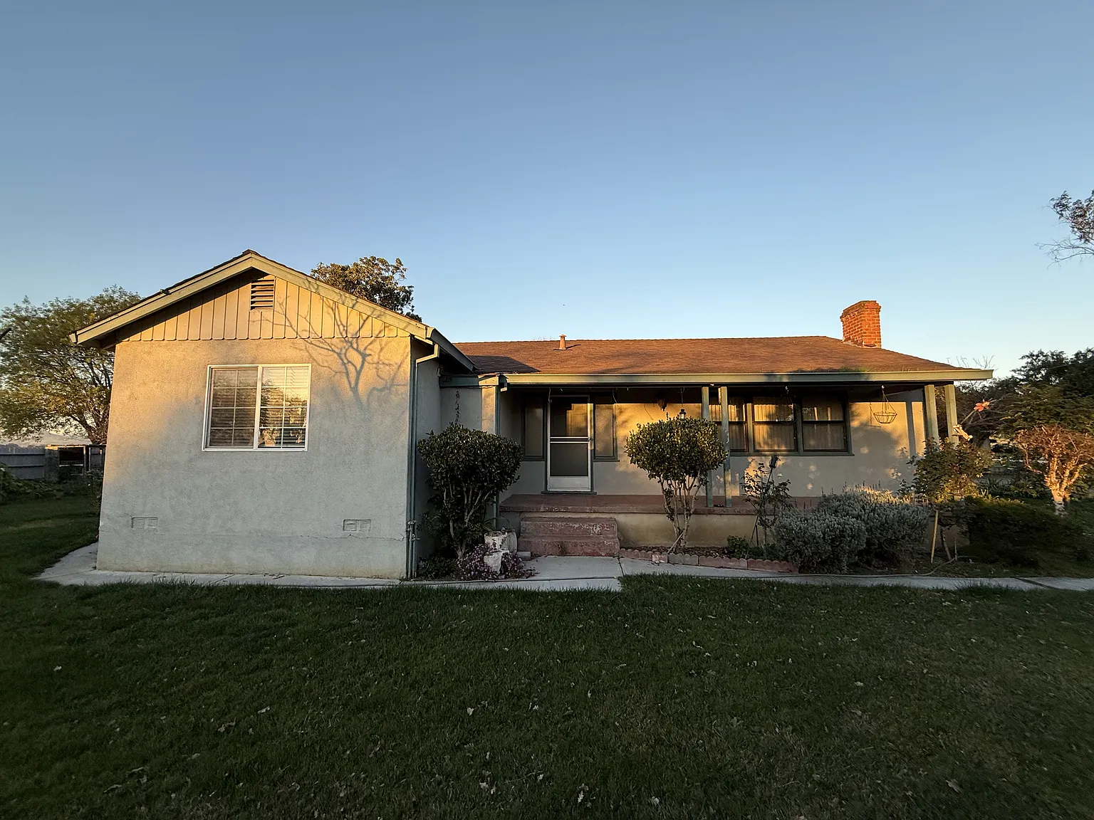4 bed, $4,000 — Photo 1