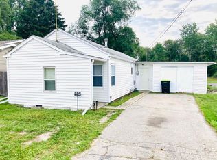 225 Rhodes St, Pinconning, MI 48650