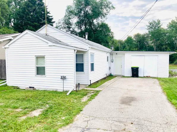 225 Rhodes St, Pinconning, MI 48650