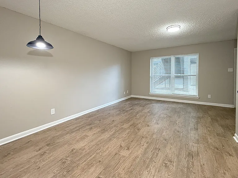 Ingleside Gardens Apartments — Photo 20