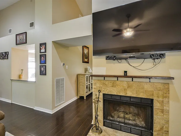 3218 Lake Stream Dr — Photo 15