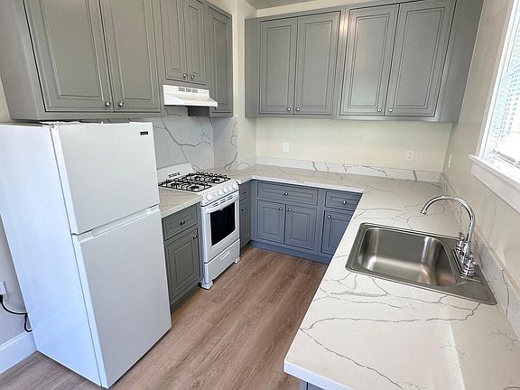 2nd image of 2650 Franklin St #7