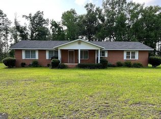 2605 E River Rd, Lumber City, GA 31549