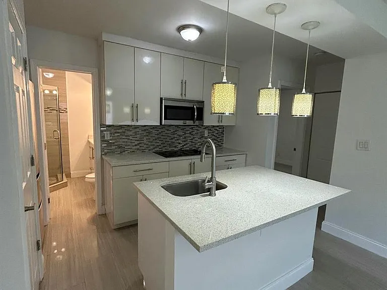 914 NE 15th Ave #1 — Photo 4