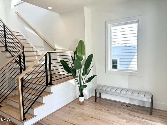 2nd image of 1009 Parker St