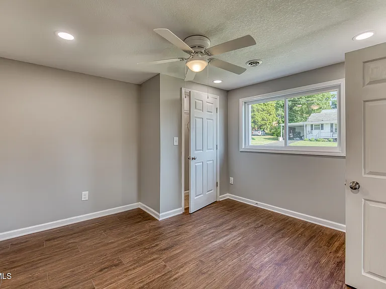 1216 Norway St #102 — Photo 7