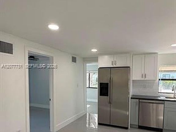 5th image of 305 NE 58th Ter #305