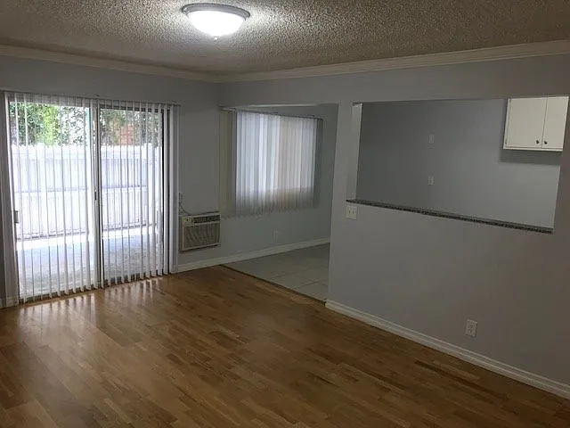 2 bed, 1000 sqft, $2,595 — Photo 3