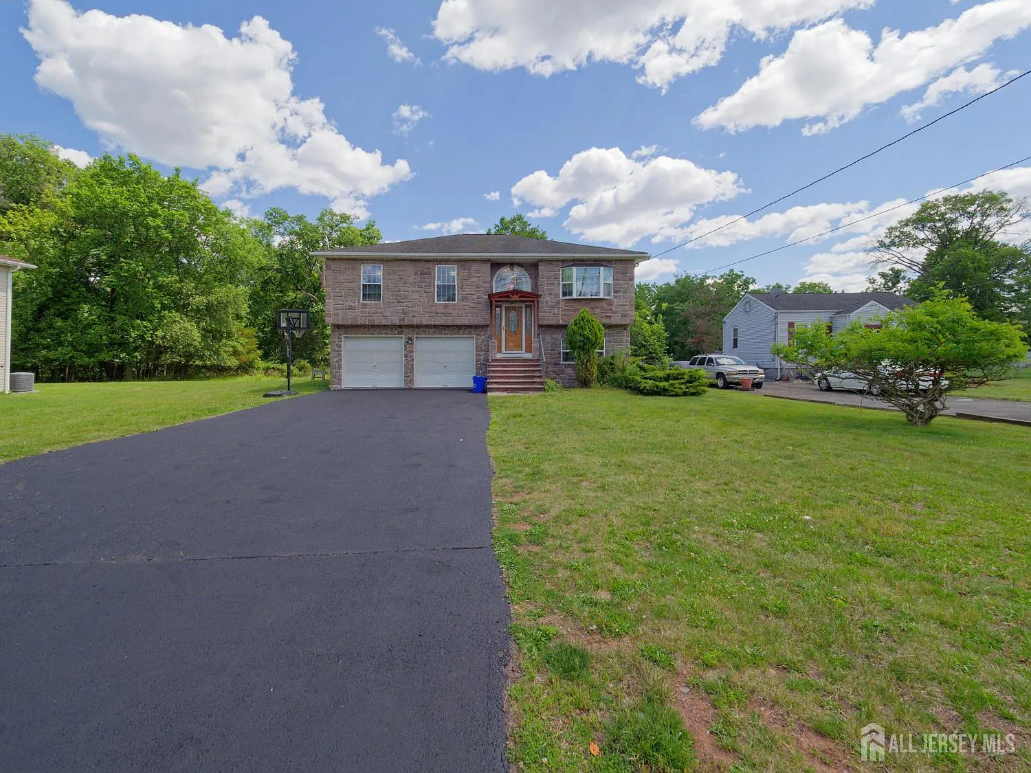 3 bed, 2.0 bath, 1984 sqft, $4,200 — Photo 2