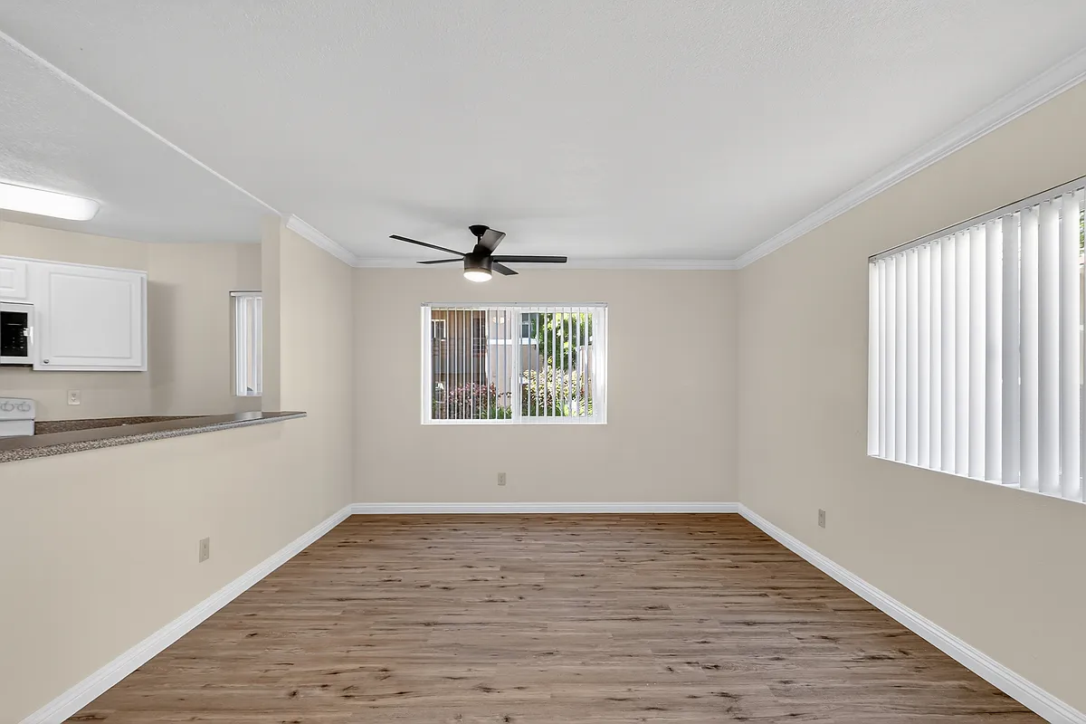 Building Photo - 7545 Charmant Dr #1307