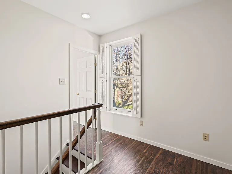 80 Green St — Photo 11