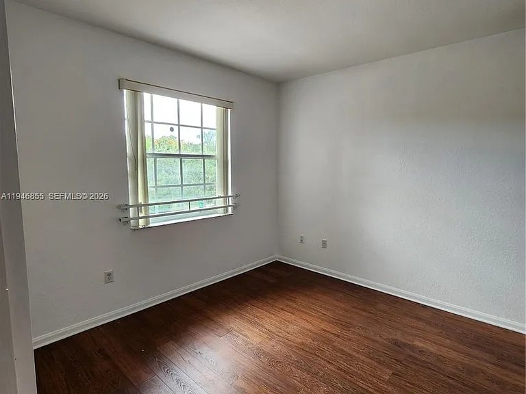 2762 SW 85th Ave — Photo 4