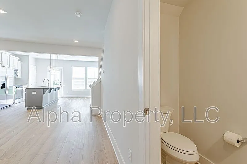 3 bed, 2.5 bath, 1580 sqft, $1,700 — Photo 4