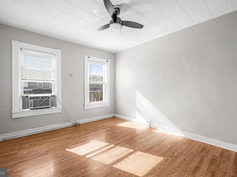 223 Grundy St — Photo 5