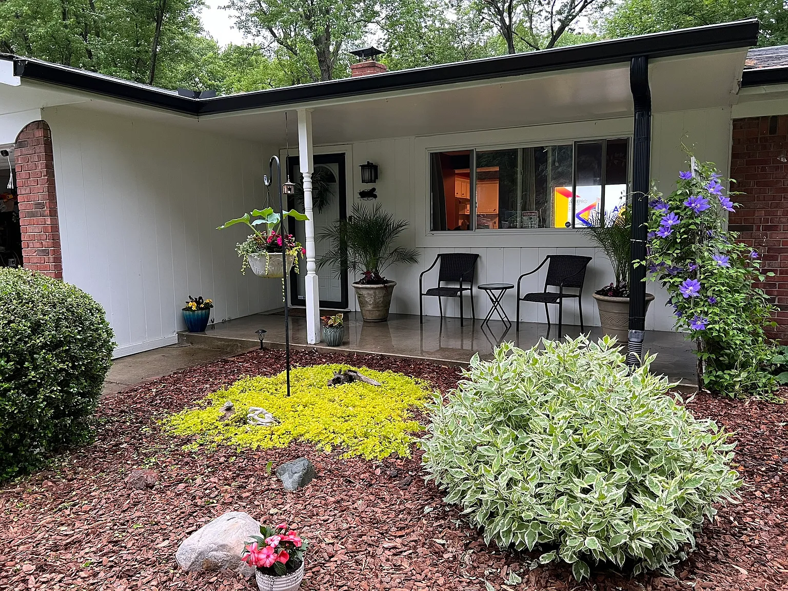 3 bed, 1.5 bath, 1461 sqft, $2,300 — Photo 2