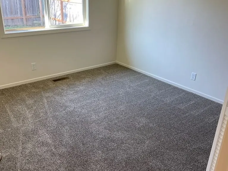 1045 Raffon Ct SE — Photo 9