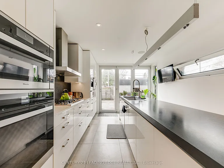 81 Dagmar Ave — Photo 12