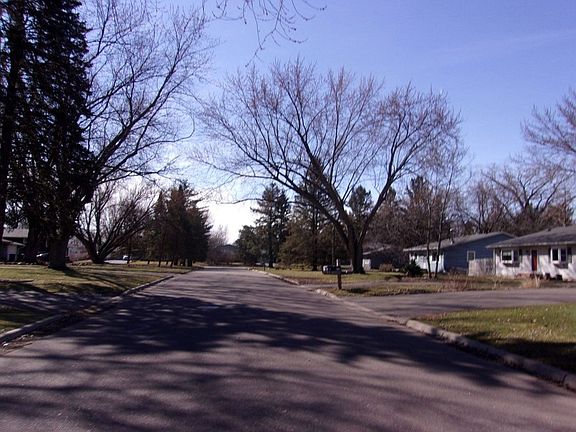 4th image of 410 Quantico Ln N