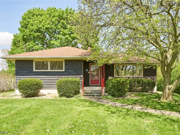 647 Killian Rd, Akron, OH 44319