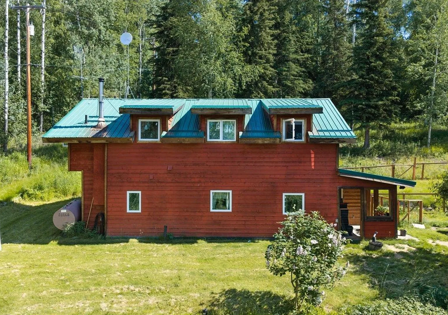 Spacious 4-Bedroom Home with Heated Shop $3,000/Month — Photo 2