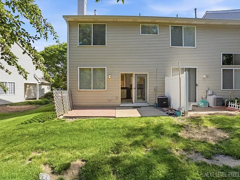 3044 Waters Edge Cir — Photo 24