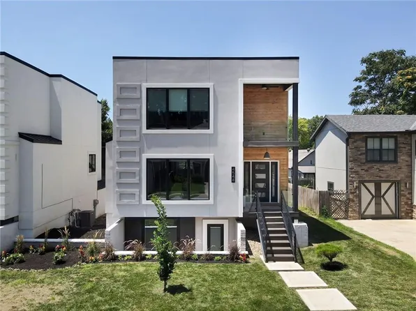 4544 Bell St, Kansas City, MO 64111