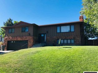 123 E Kendrick St, Rawlins, WY 82301