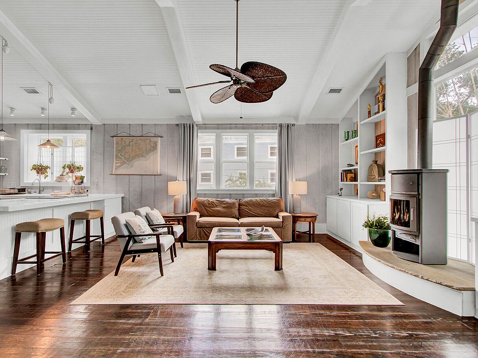 1st image of 122 E Huron Ave #2