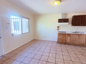 232 W Flores St