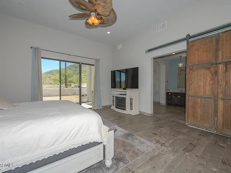 5861 E Cloud Rd — Photo 22