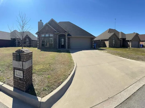 310 N Mountain Meadow Dr, Cache, OK 73527
