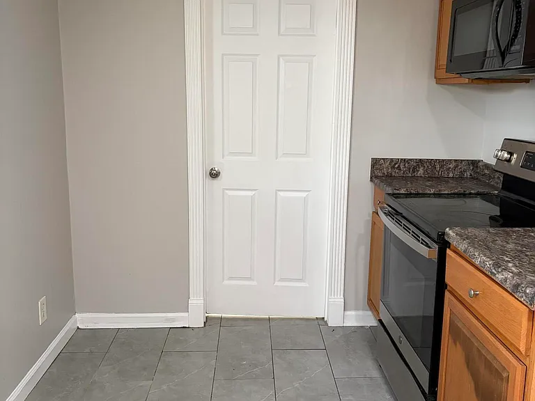 604 Winkler Ave — Photo 15