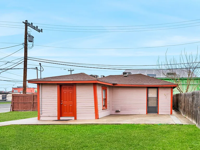 3106 N Zarzamora St — Photo 13
