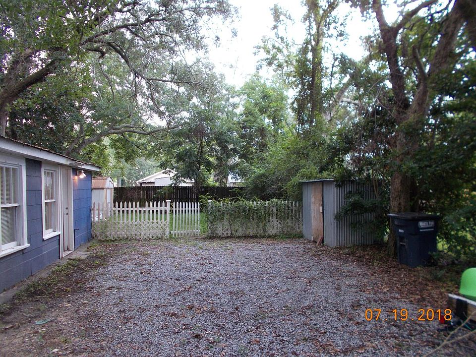 2nd image of 610 Gen Pershing Ave
