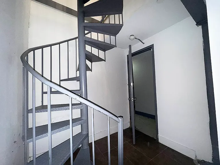 376 S 3rd St #1F — Photo 10