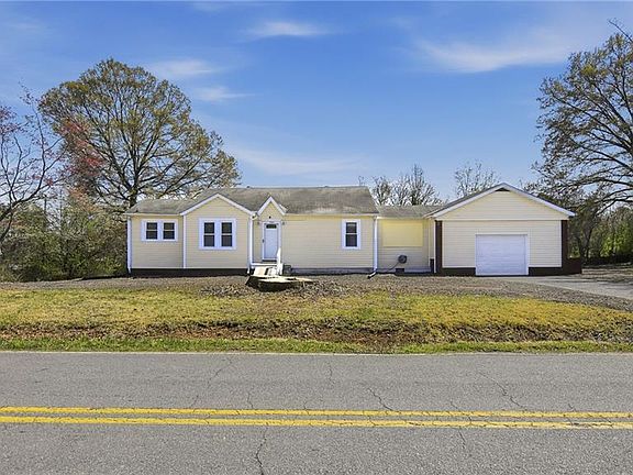 2nd image of 4585 Oak Ridge Dr