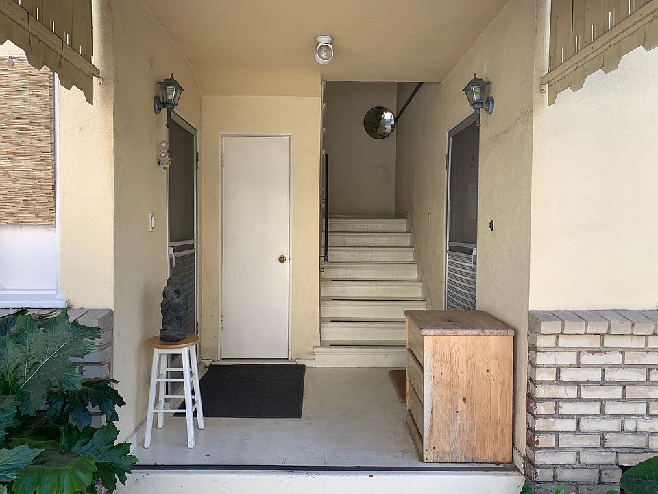 stairwell to 2nd floor front entrance
