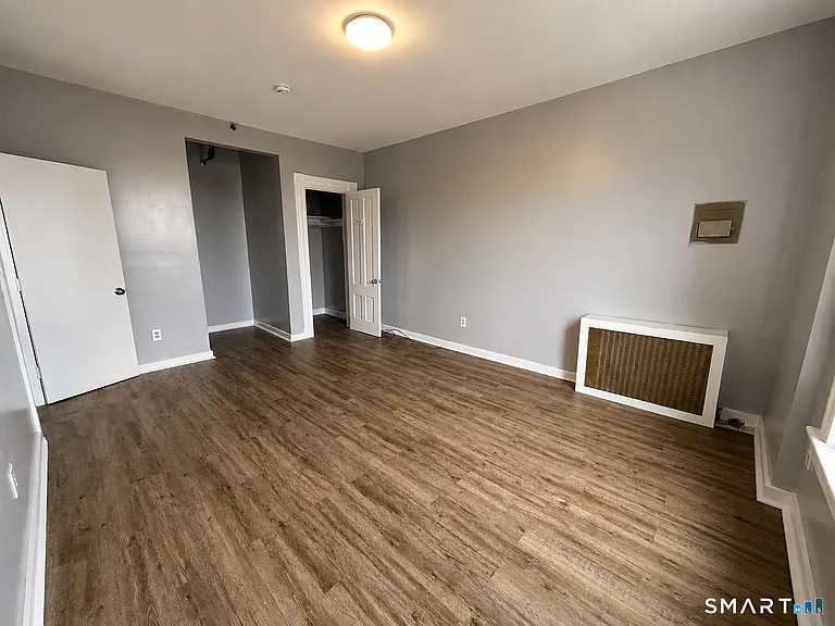 460 Main St #13 — Photo 3