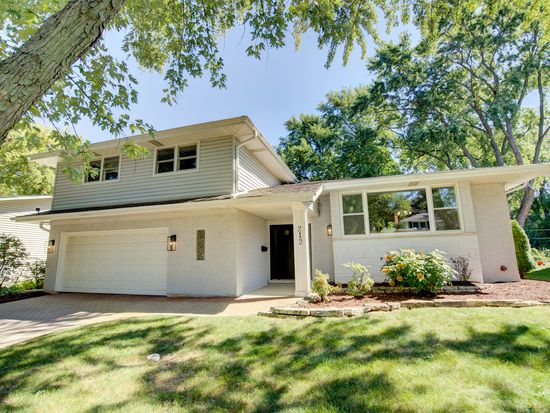212 Richard Rd, Naperville, IL 60540
