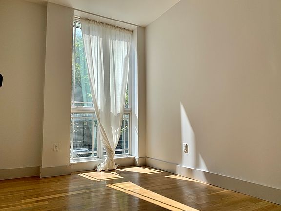4th image of 72 N Henry St #3H