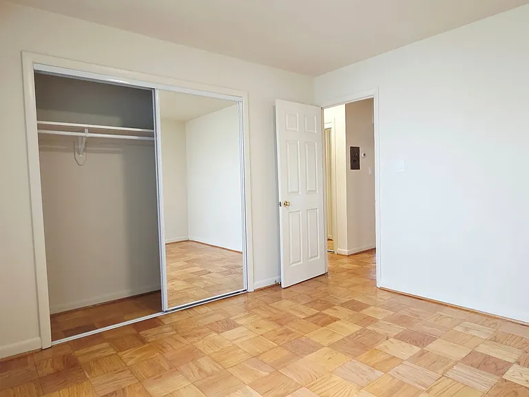 Columbia Courts Apartments — Photo 30