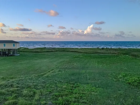 514 Caplen Shores Cir, Gilchrist, TX 77617