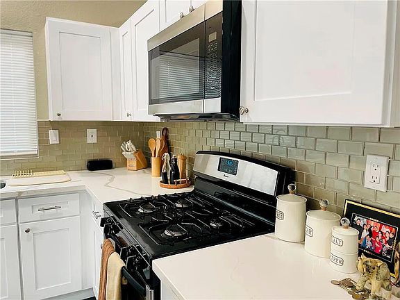 5th image of 11360 Dartmouth Ct