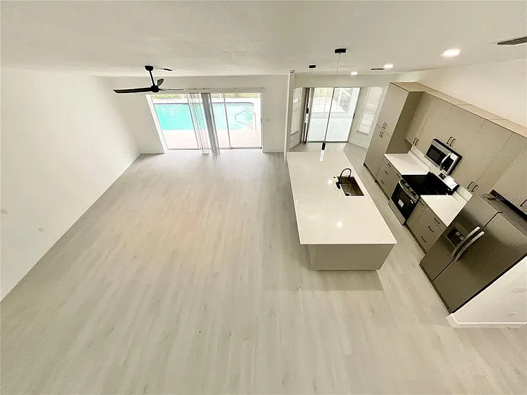 1307 Belcher Dr — Photo 6